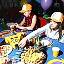 3. Отдых детей в зале: праздничный обед, чаепитие